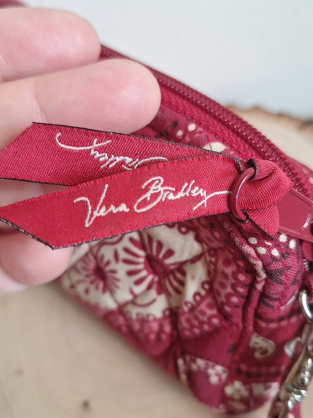 Vera Bradley Mesa Red Quilted All-In-One Wristlet Wallet - Retired Pattern - Picture 4 of 10